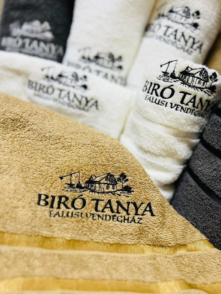 Hímzett törölköző